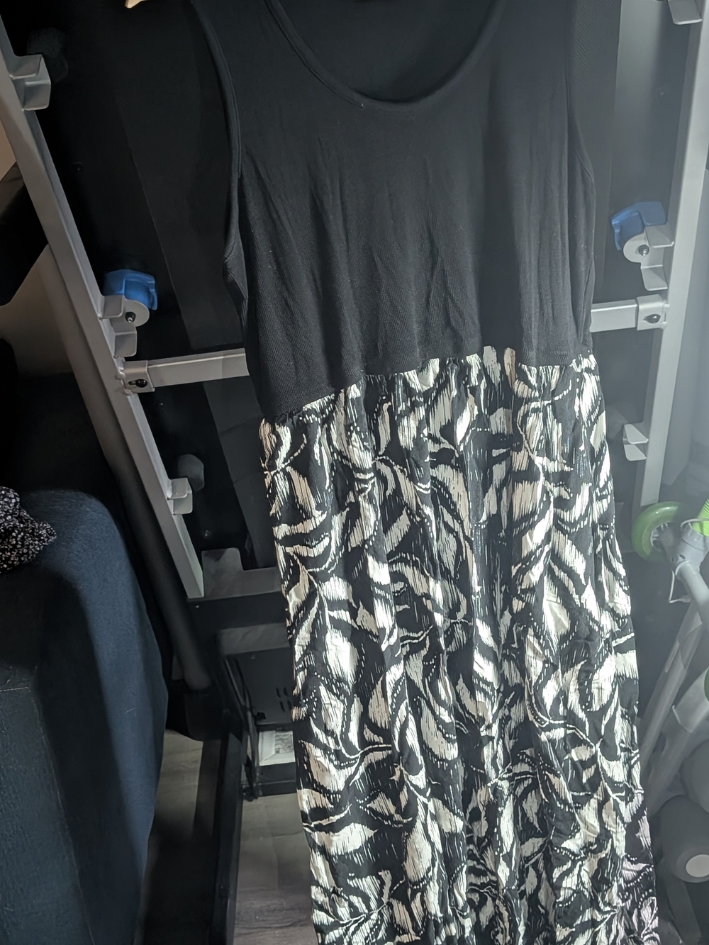 Suzy Shier Black and White Sleeveless Maxi Dress
